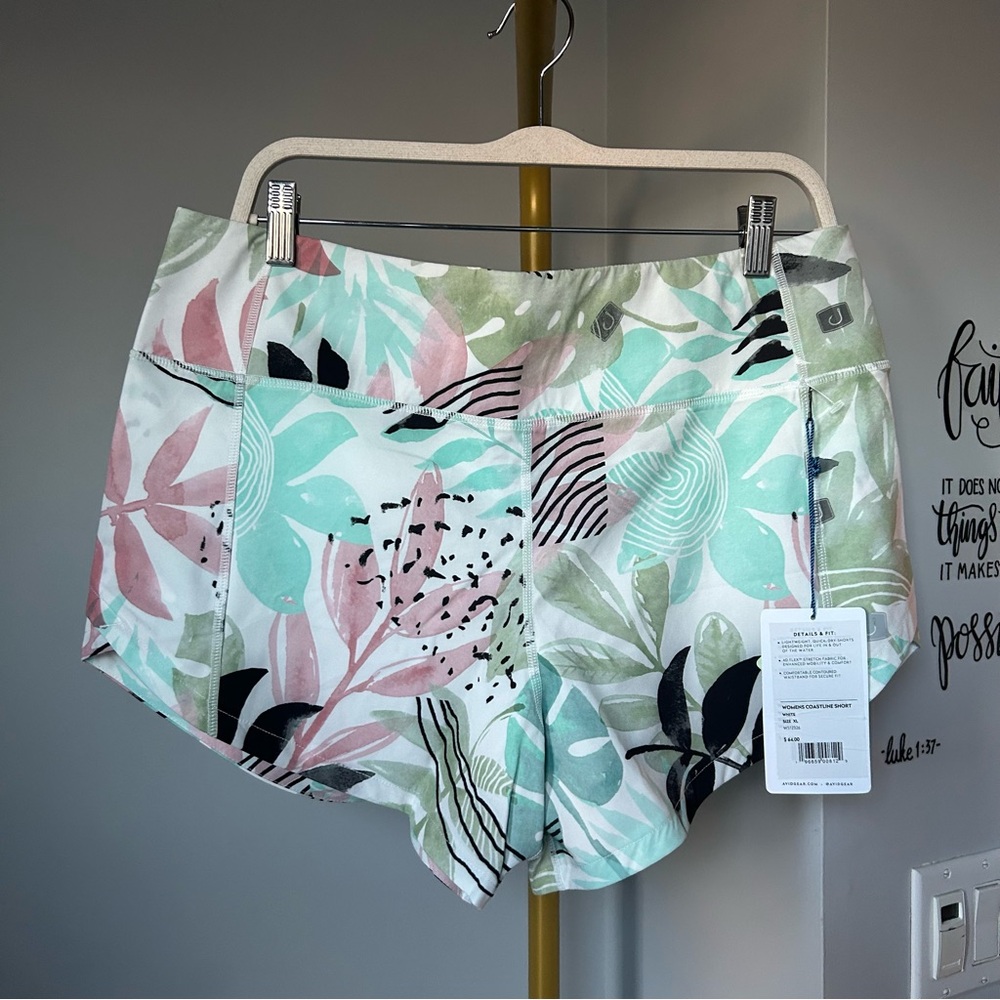 Avid Gear women’s coastline short in n out of the water in floral print size XL